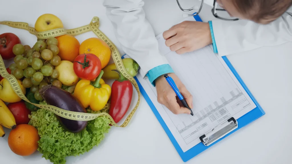 Nutritionist_writing_on_prescription